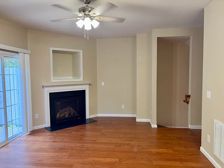 210 Linden Park Ln — Photo 2