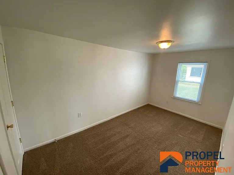 8141 Macomb St — Photo 7