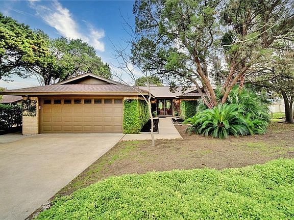 3rd image of 11107 Terrace Bluff Dr