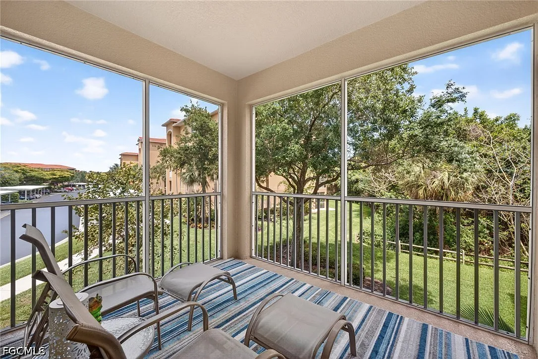 3 bed, 2.0 bath, 1306 sqft, $3,500 — Photo 2