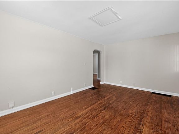 4th image of 1506 N Linwood Ave
