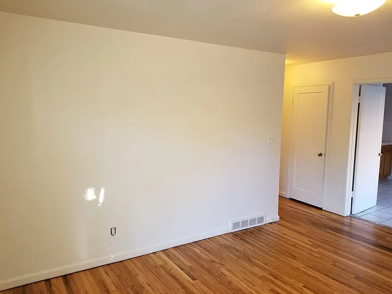 788 East 5th Avenue — Photo 8