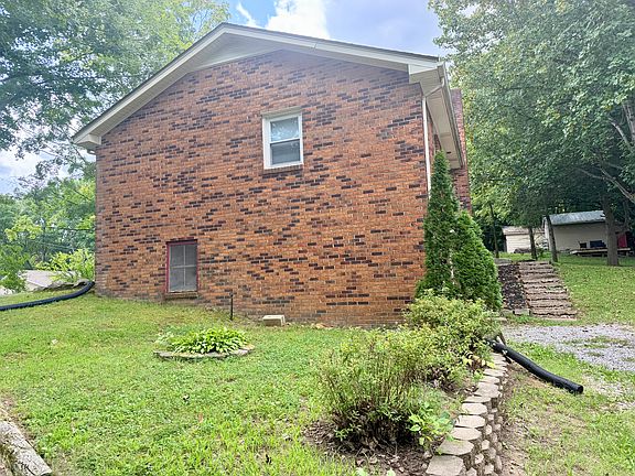 3rd image of 309 Hundred Oaks Dr