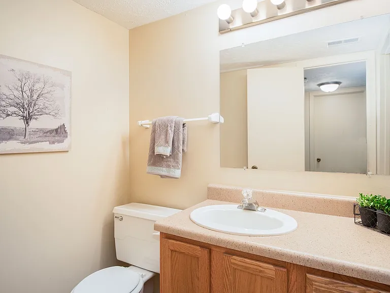 Harrisburg Square Apartments — Photo 12