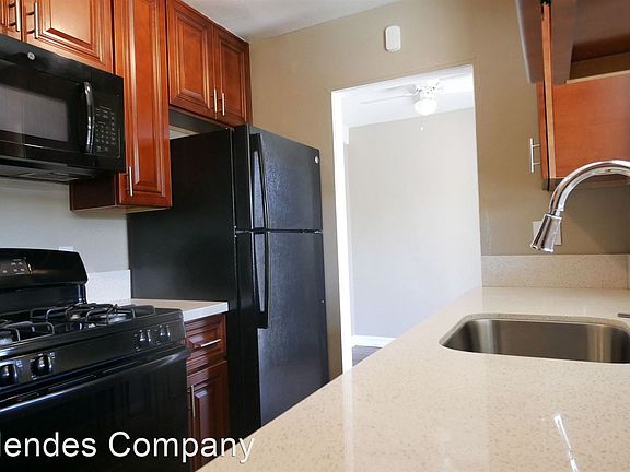 4th image of 3859-61 47th St #3861-4