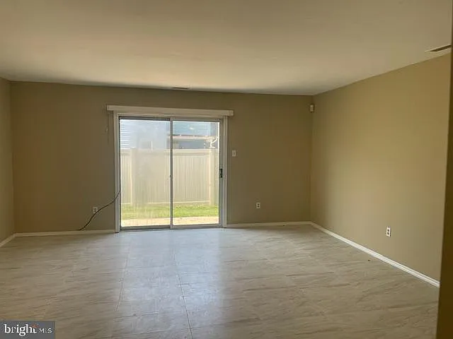 13 Chatham Ct — Photo 2