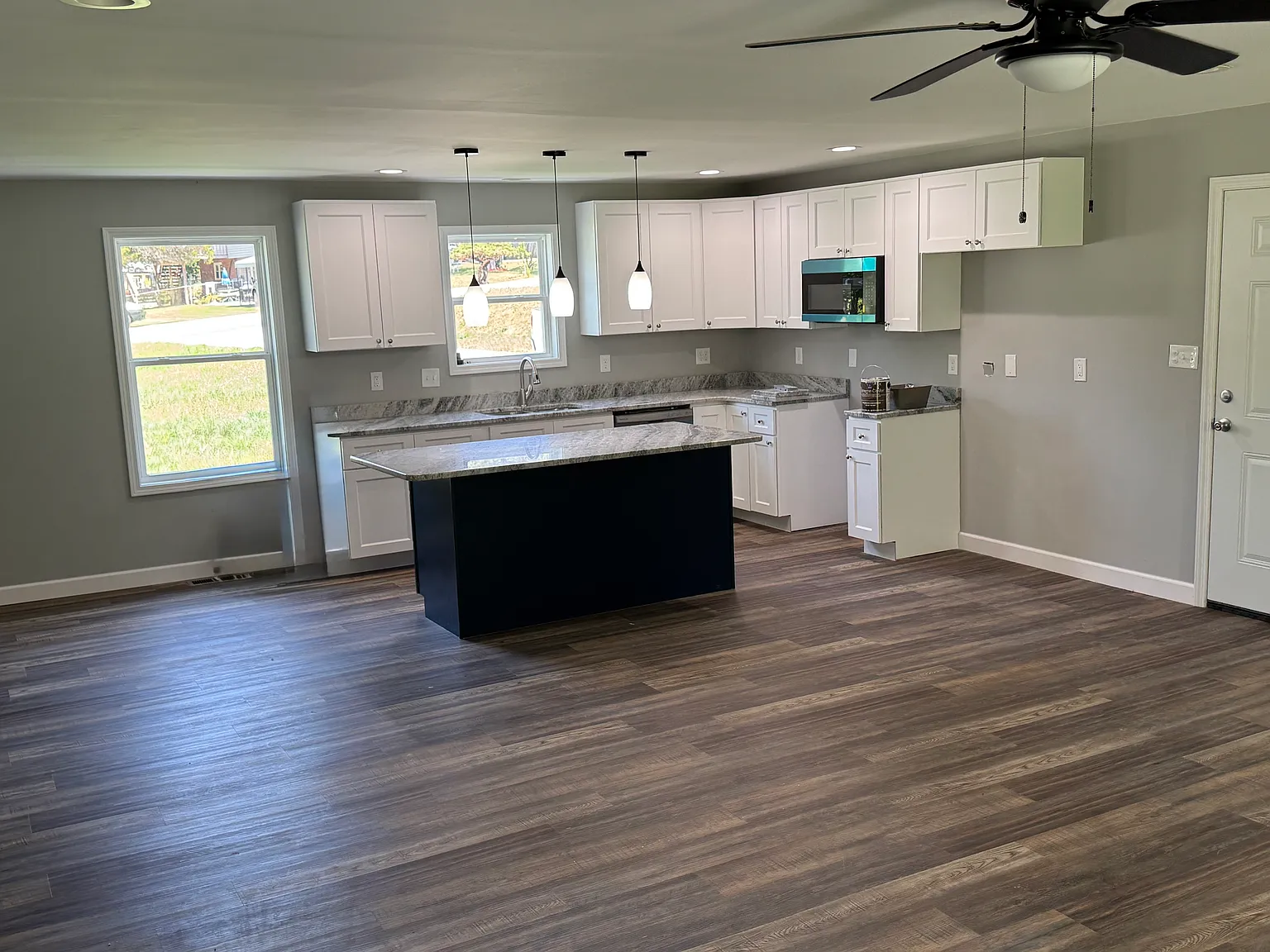 3 bed, 1420 sqft, $1,995 — Photo 3