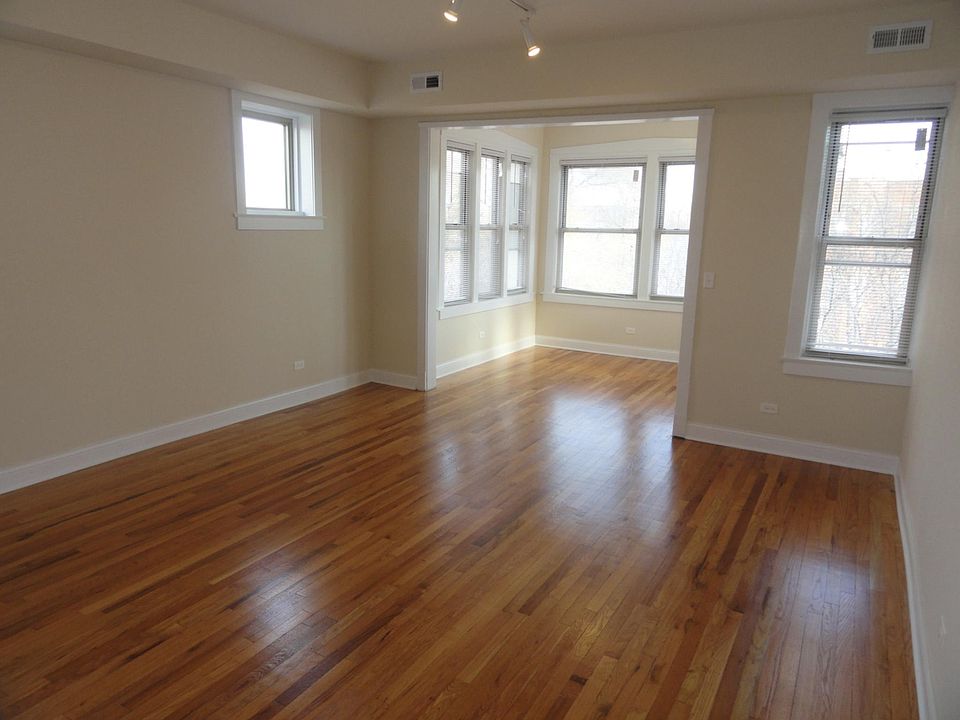 Spacious living room