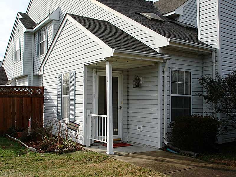 1st image of 214 Andover Ct