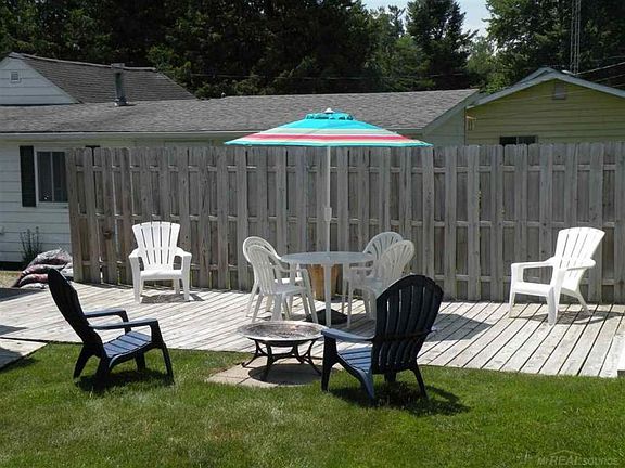 3rd image of 7528 Forest Dr