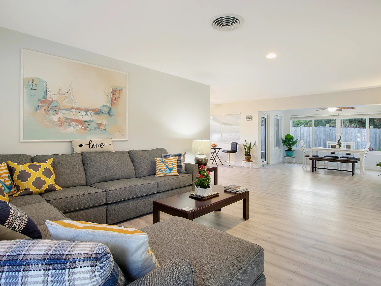 3 bed, 2.0 bath, 1383 sqft, $3,500 — Photo 2