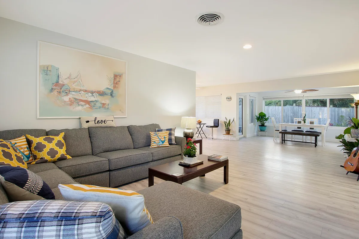 Building Photo - 466 Tequesta Dr