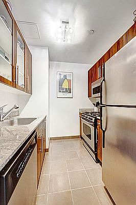 5th image of 82 Beaver St APT 702
