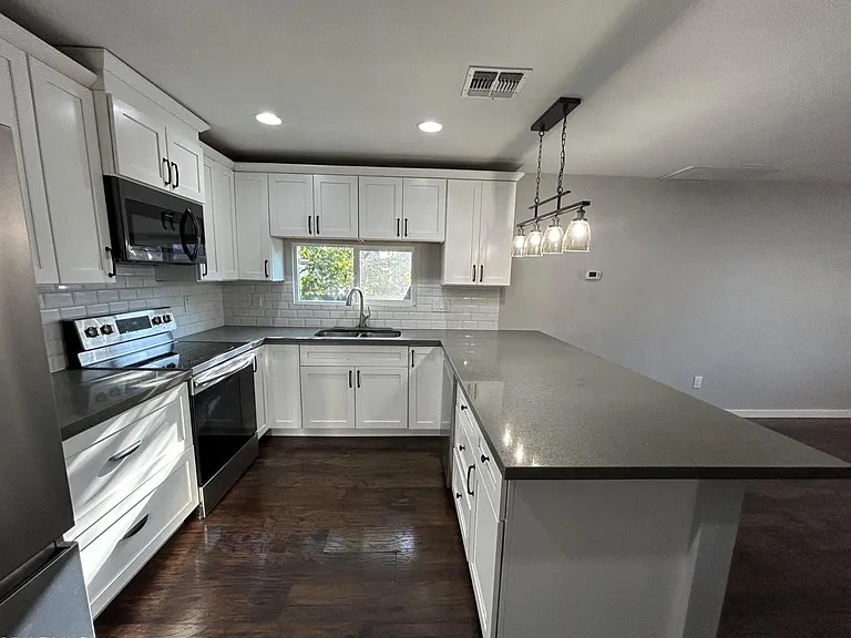 1117 W 9th St — Photo 5