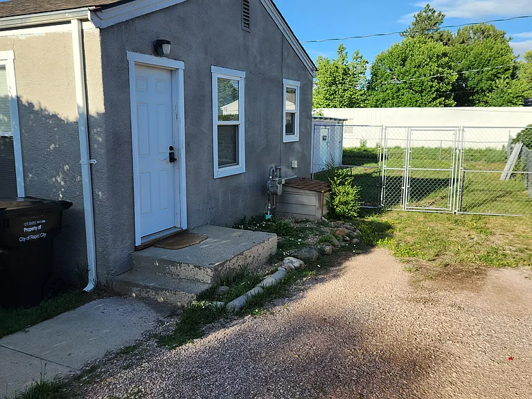 860 Waterloo St — Photo 2