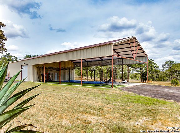5th image of 122 Big Oak Ln
