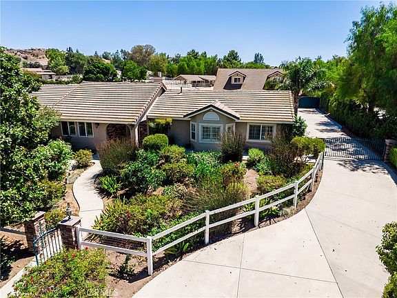 3rd image of 17945 Copper Queen Ln