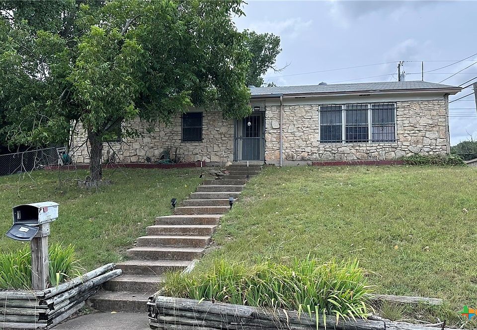 1st image of 1002 S 27th St