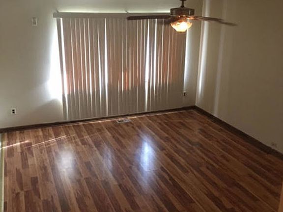 5th image of 15714 Lincoln Ave