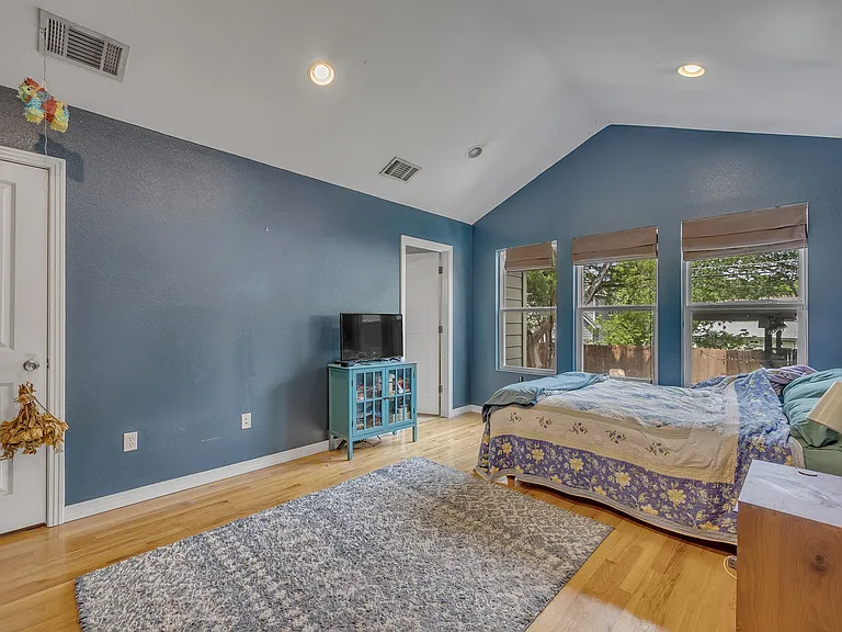 5408 Avenue F — Photo 12