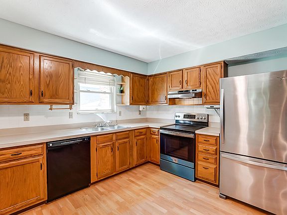 4th image of 7623 Yosemite Dr