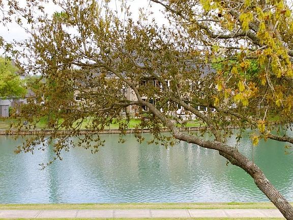 2nd image of 2639 Lakeside Village Dr
