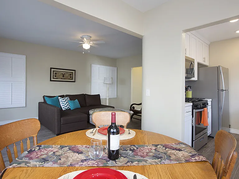 717 Whiting Ct — Photo 5
