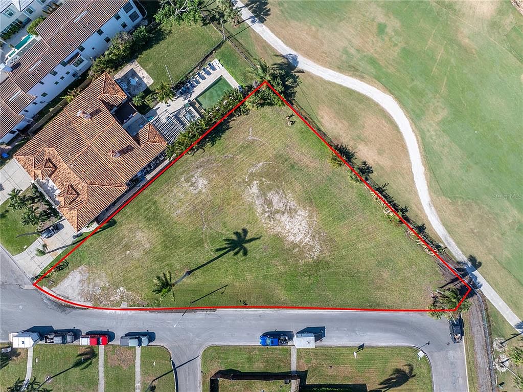 302 Mateo Way NE #10