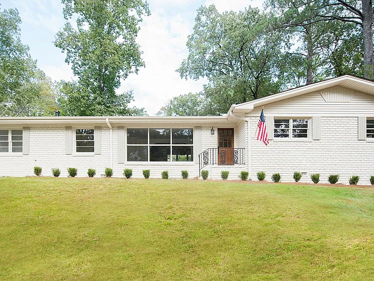 2733 Southview Dr — Photo 1