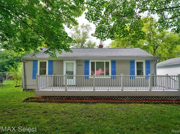 6207 Crabtree Ln, Burton, MI 48519