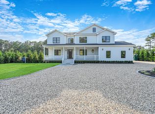15 Old Depot Rd, Quogue, NY 11959