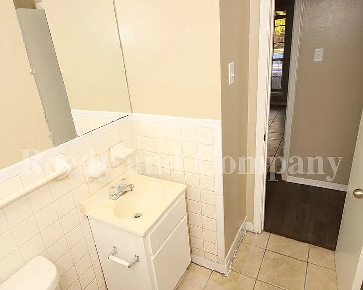 4557 Spring Valley Dr — Photo 14