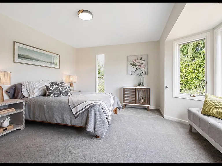 202 E Strawberry Dr — Photo 24