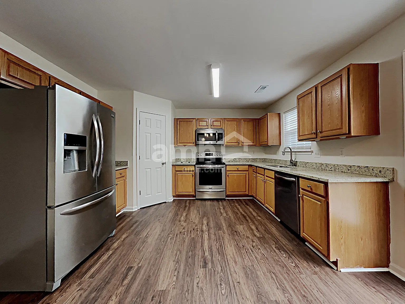 5 bed, 3.0 bath, 2722 sqft, $2,620 — Photo 3