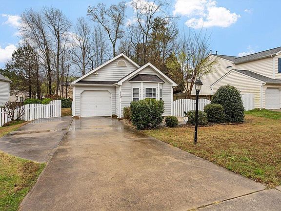 2nd image of 204 Thorncrest Dr