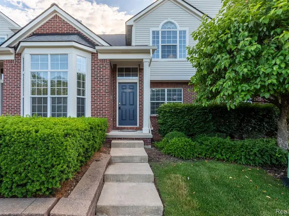 31202 Alexa Dr, Walled Lake, MI 48390