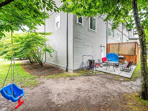 3rd image of 1800 Mamquam Rd #42