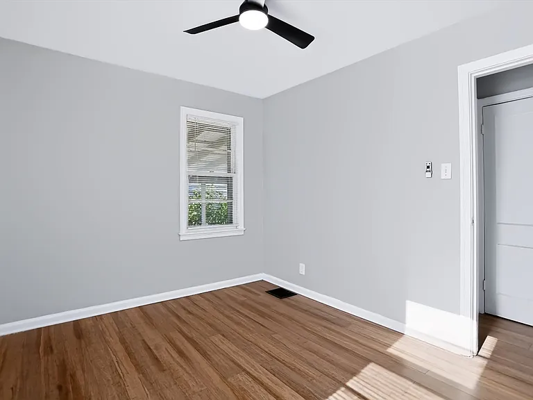 1931 N Drexel Ave — Photo 21