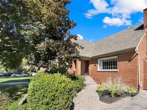 31 Lower Horning Rd, Hamilton, ON L8S 3E9