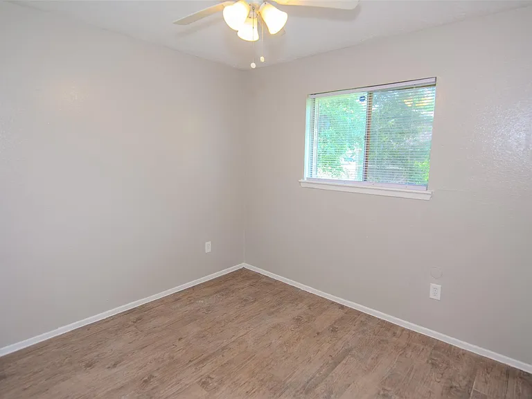 9311 Golden Wood Ln — Photo 5