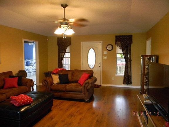 4th image of 303 Shadow Wood Dr