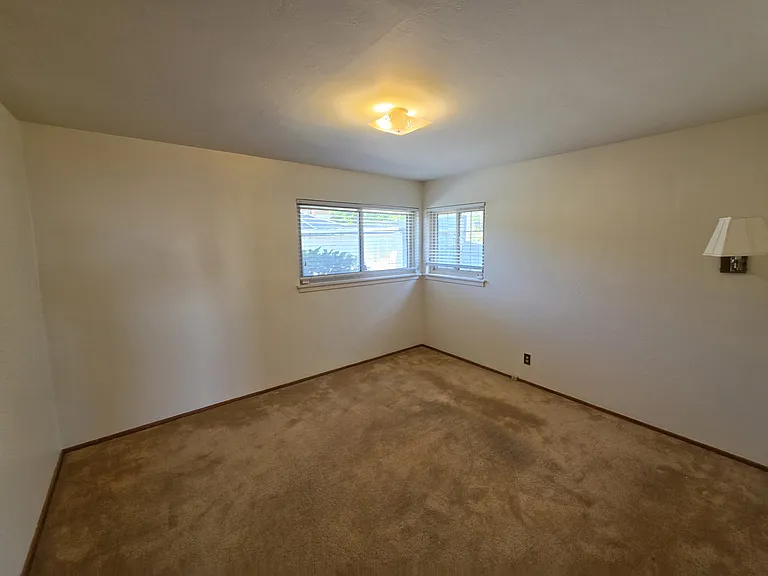 1744 Wesley Ave — Photo 18