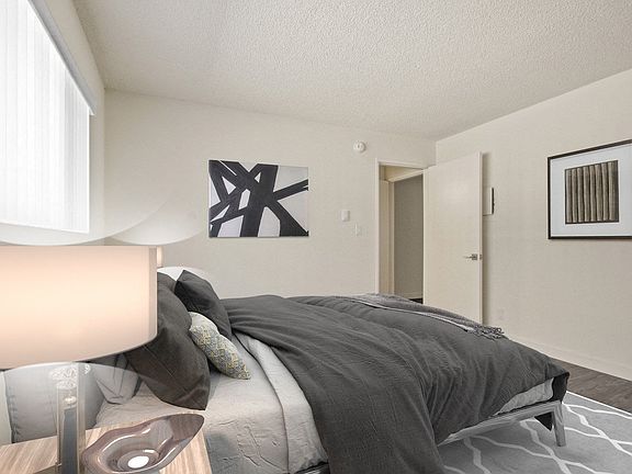 4th image of 3749 McLaughlin Ave APT 22