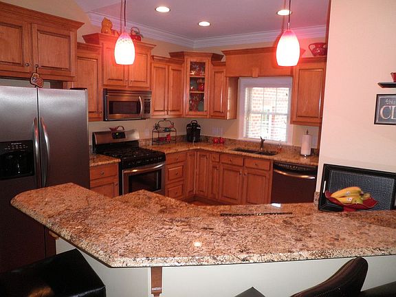 5th image of 105 White Poplar Dr