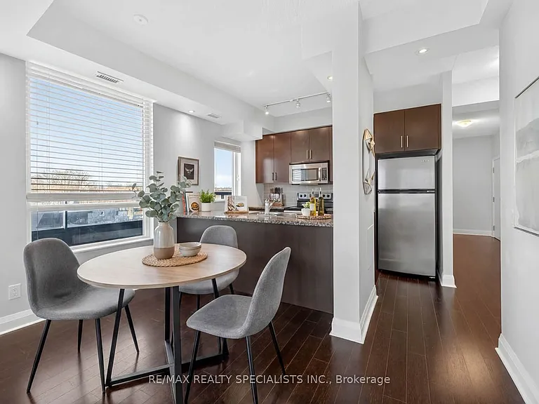 1 Hurontario St #306 — Photo 23