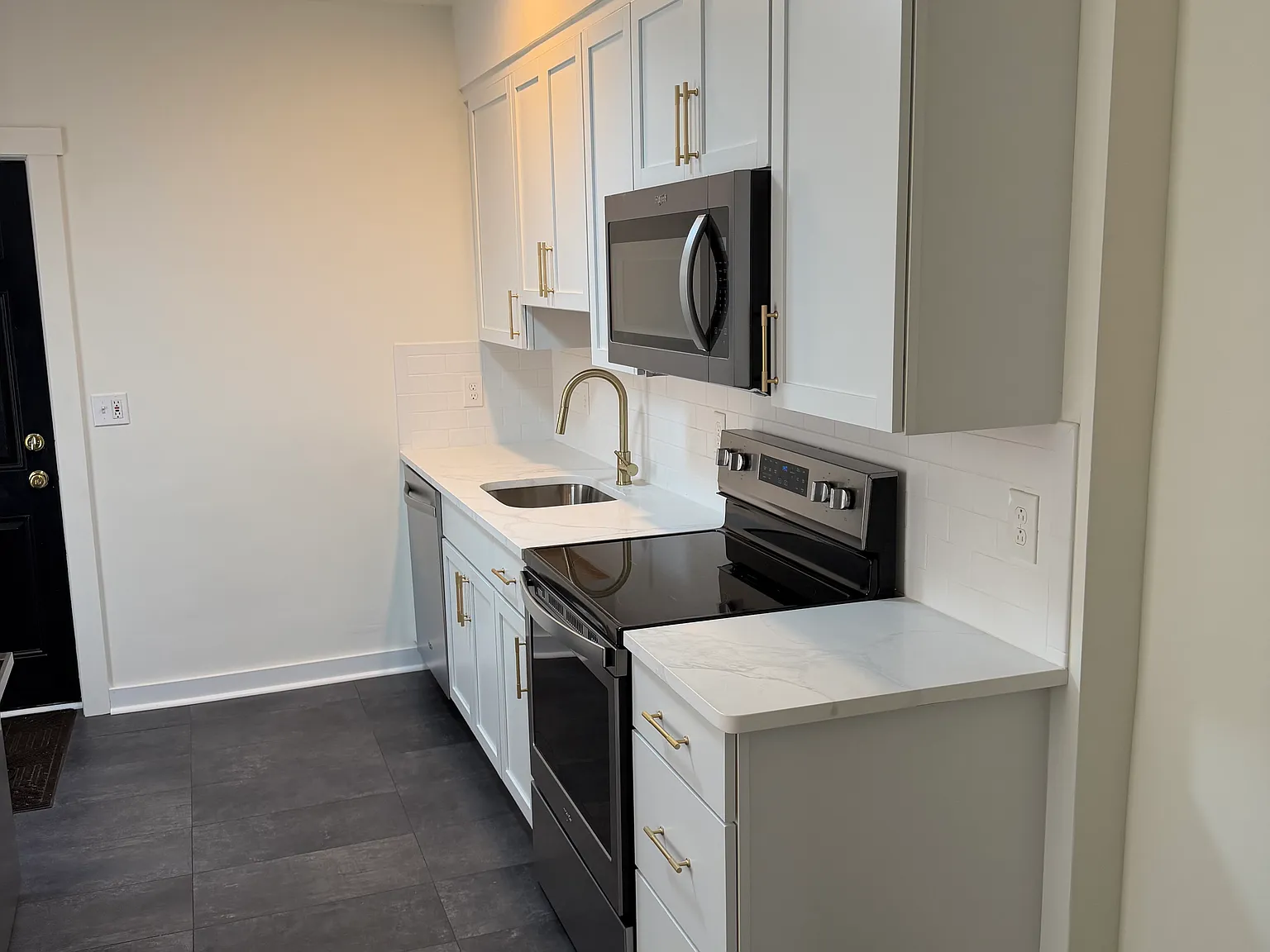 3 bed, 1100 sqft, $1,800 — Photo 4