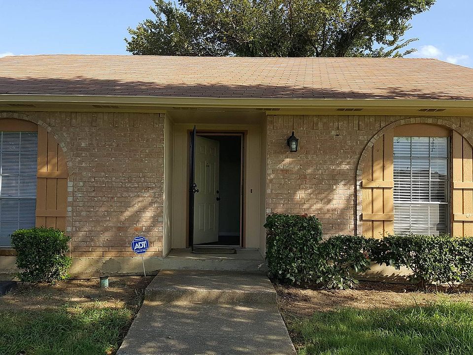1st image of 7 E Creek Ln
