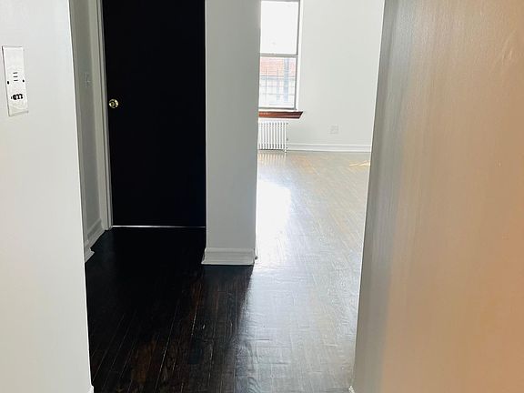 4th image of 875 Longfellow Ave APT 2E