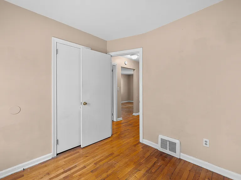 7490 Lamphere — Photo 13