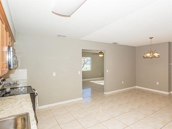 5th image of 635 E Lake Ave
